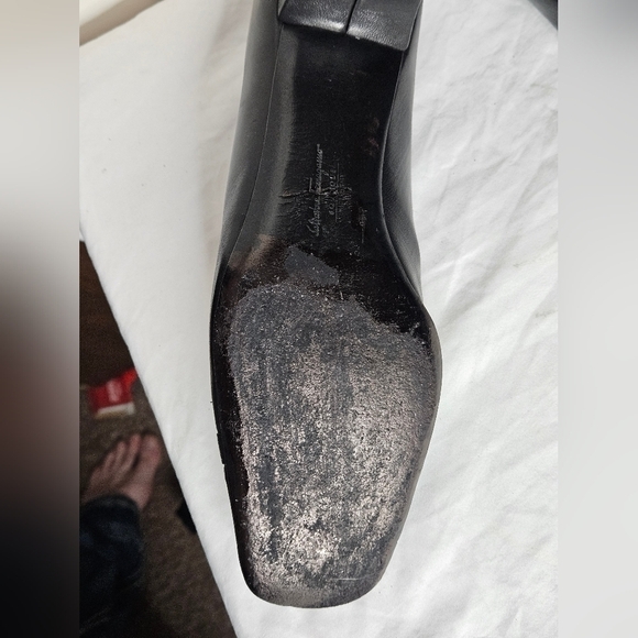 Salvatore Ferragamo black heel pumps size 7 - Picture 4 of 10